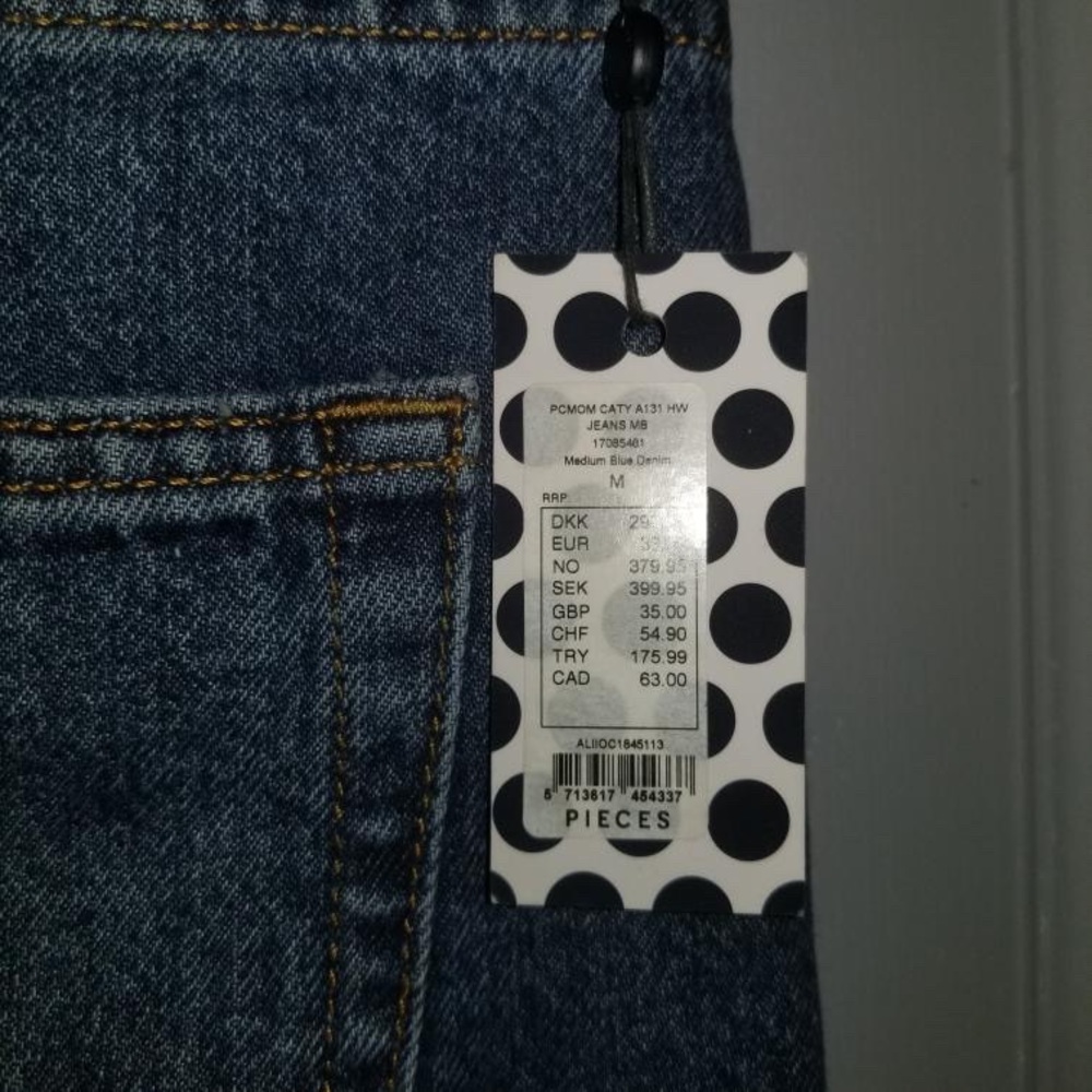 “Mom jeans” - Picture 3 of 3